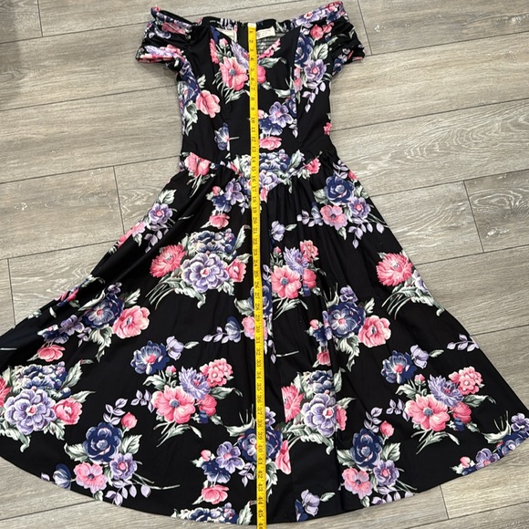 Vintage Floral Dress - Picture 8 of 16